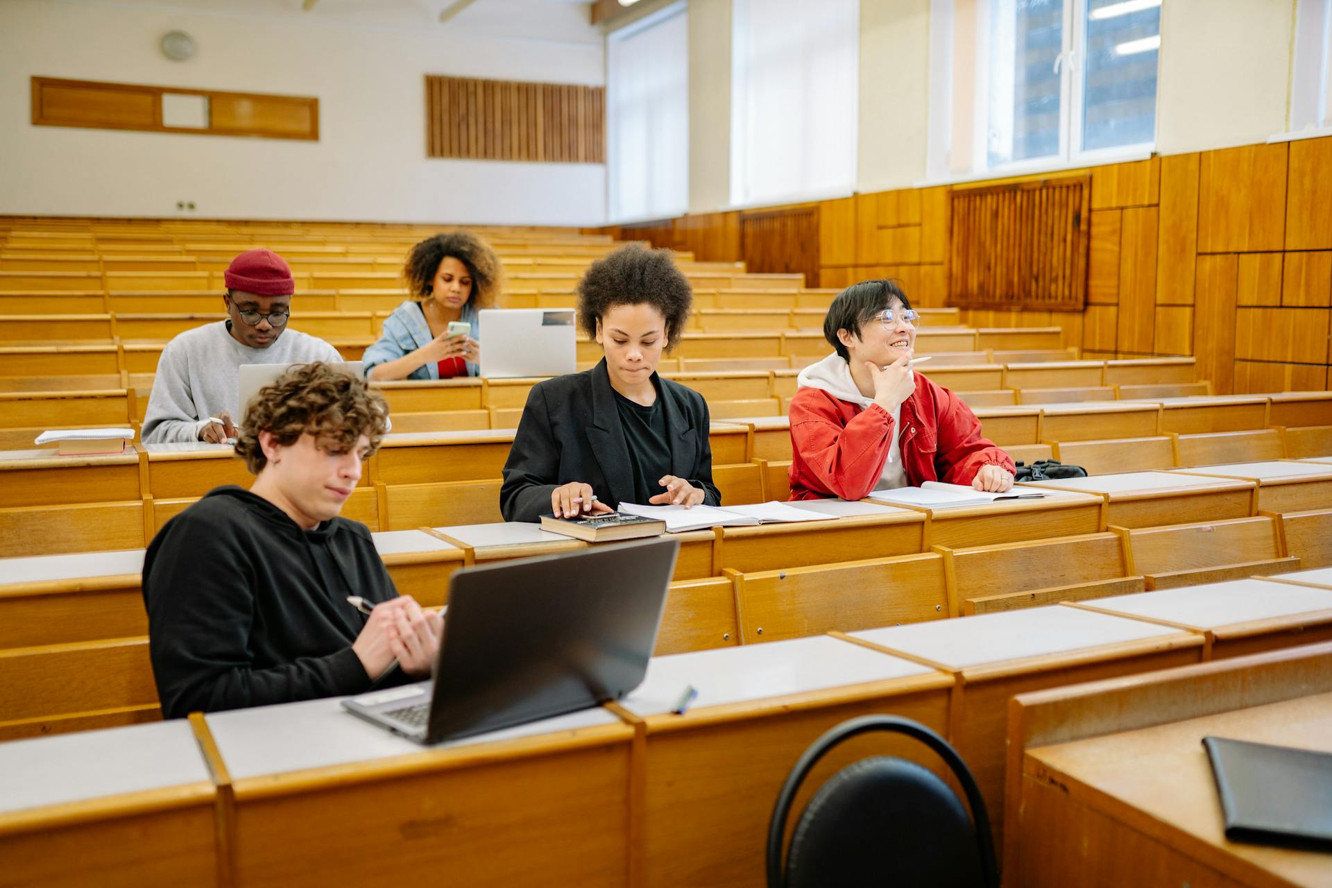 Students preparing presentations in a lecture hall for 5-Minute Informative Speech Topics for College Students